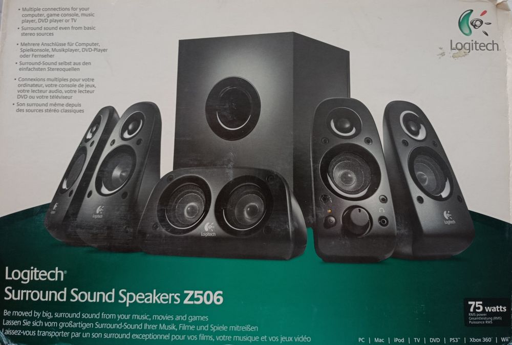 Ноутбук, столик, акустика