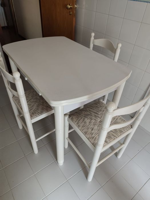 Mesa cozinha e 4 cadeiras