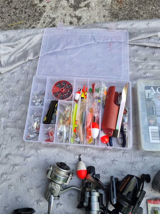 Diversas Canas de pesca e acessorios