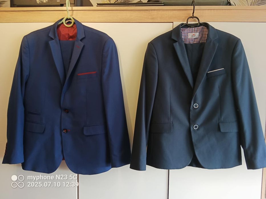 Sprzedam dwa garnitury za jeden garnitur 100zł