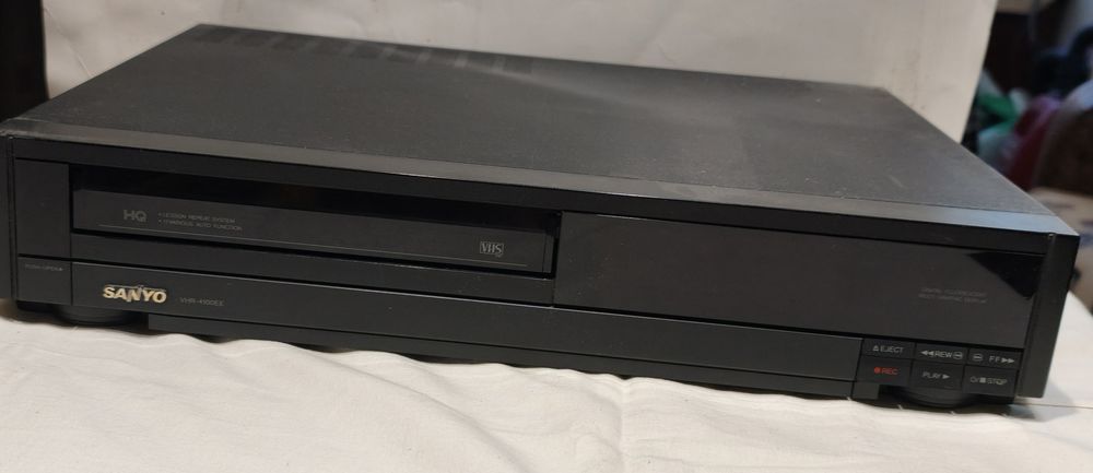 Відеомагнітофон SANYO VHR-4100EE