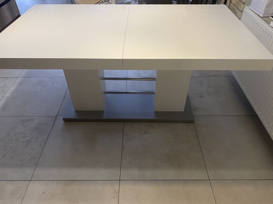 Stól rozkładany lakierowany