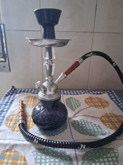 Narguilé, também conhecido como shisha, hookah ou cachimbo de água ...