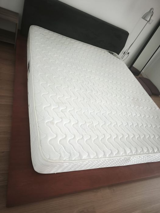 Cama  Kingsize com colchão