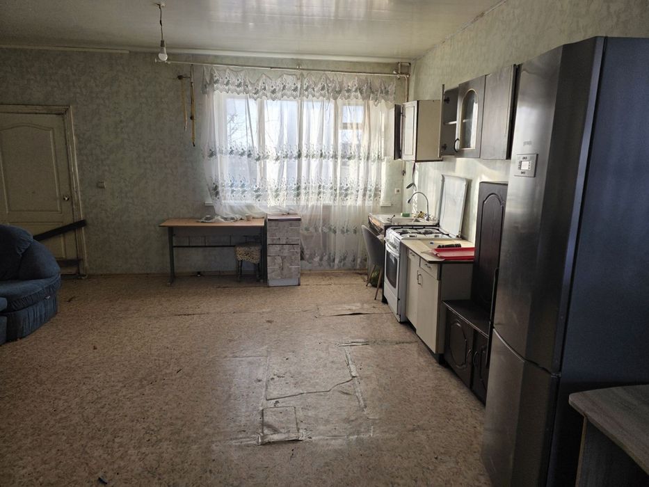 Продам будинок з зручностями іБомбосховищем,5 кімнат