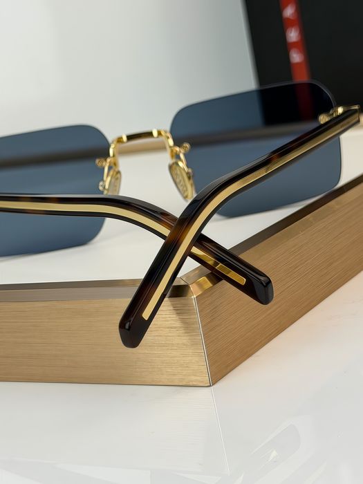 Жіночі сонцезахисні окуляри Prada Прада чорні з золотом