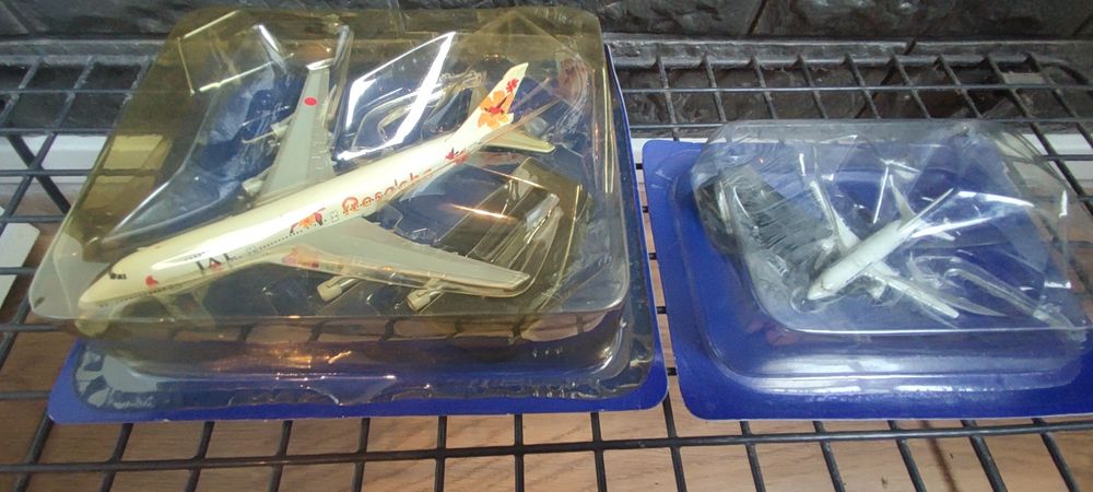 Aviões miniatura em metal