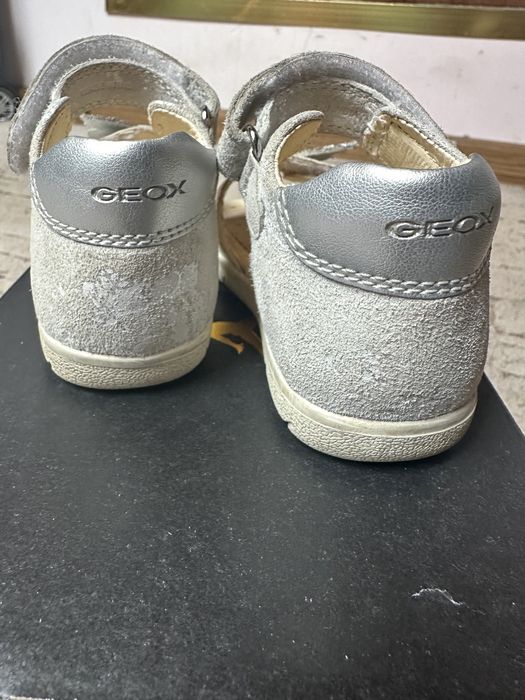 Дитячі босоніжки Geox