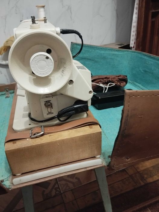 Продам швейну машинку