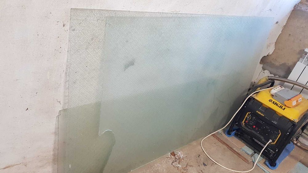 Віддам безкоштовно скло рифлене.