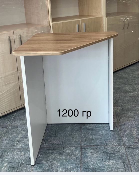 Журнальний столик на коліщатках/Кутовий столик