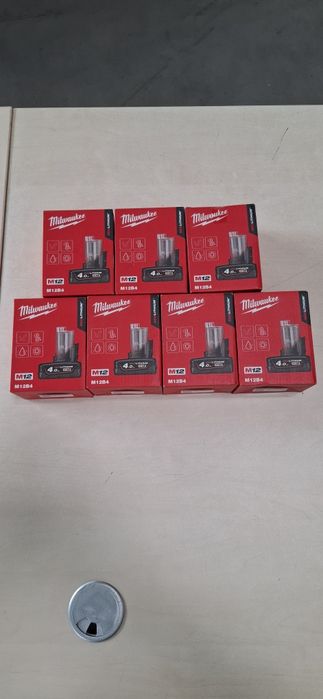 Akumulator milwaukee m12  4 ah