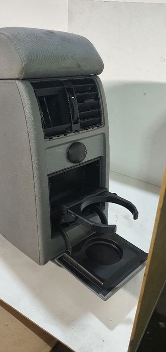 Підлокітник Фольксваген каді подколотнік Volkswagen Caddy  1t0857669j