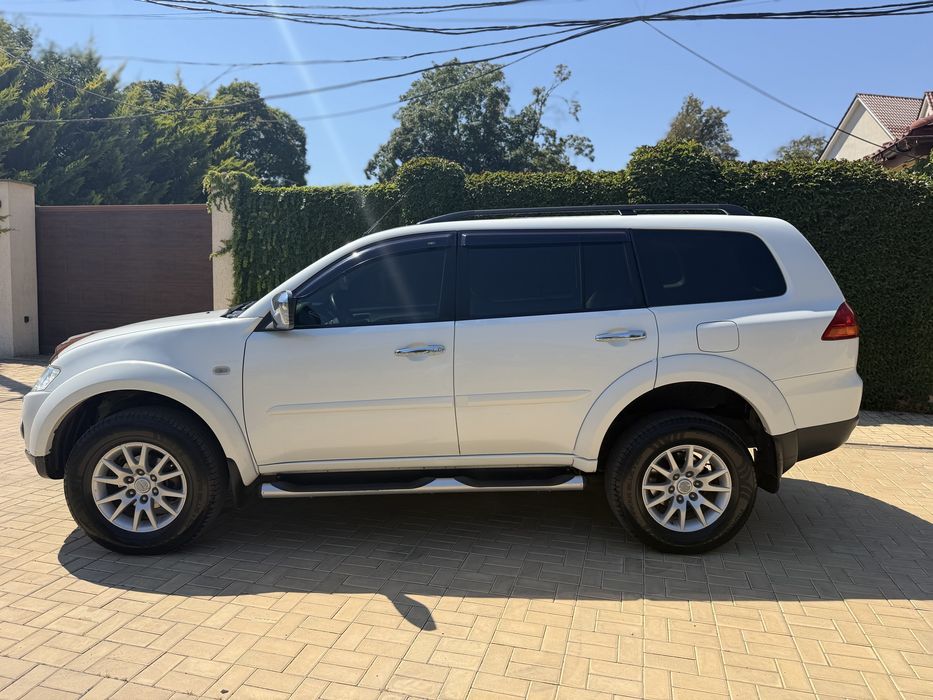 Продам MITSUBISHI Pagero Sport Официальный