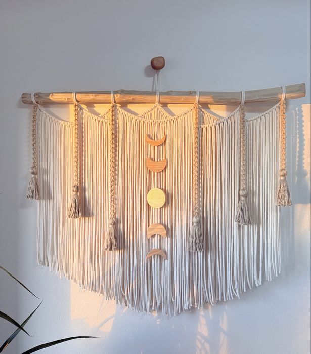 Painel em macrame “ Fazes da lua “