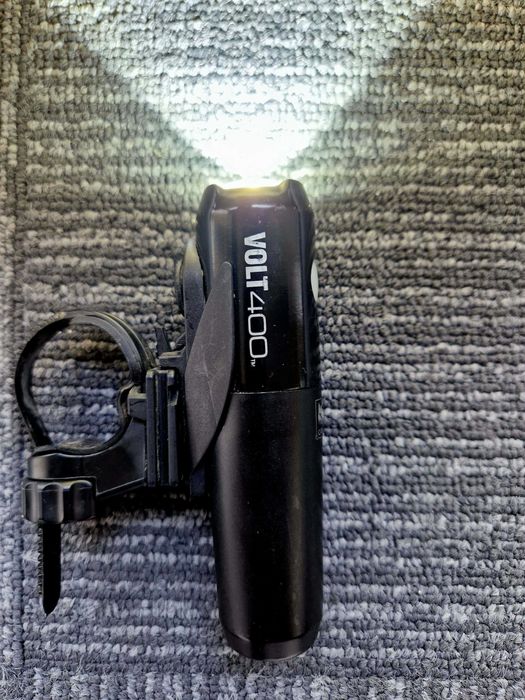 Lampka przednia CATEYE Volt 400