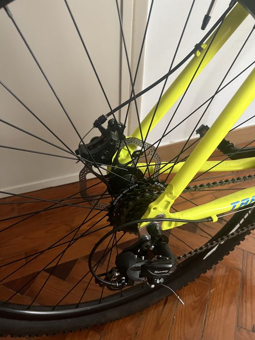 Bicicleta aro 29 + luvas + capacete