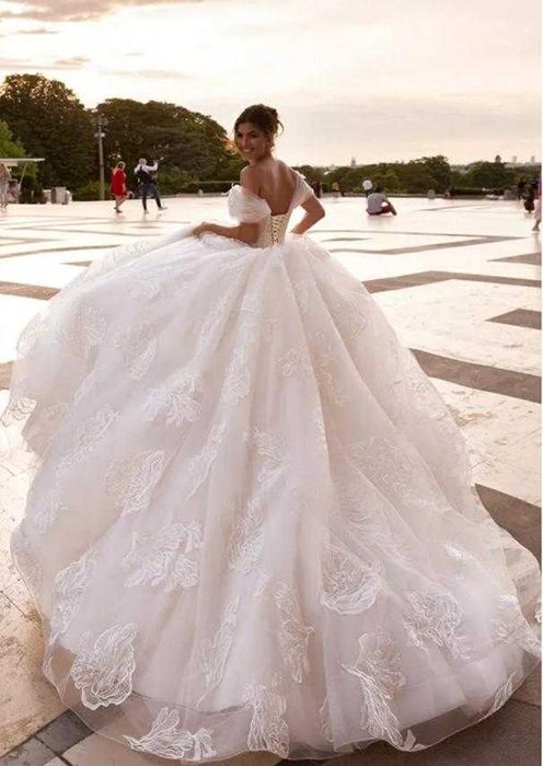 Весільна сукня від Оксани Мухи