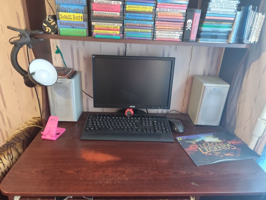 Стол компьютерный