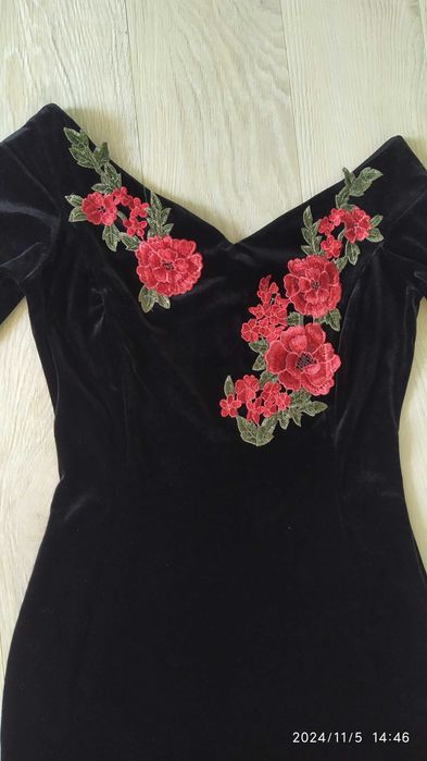 Жіноче чорне плаття