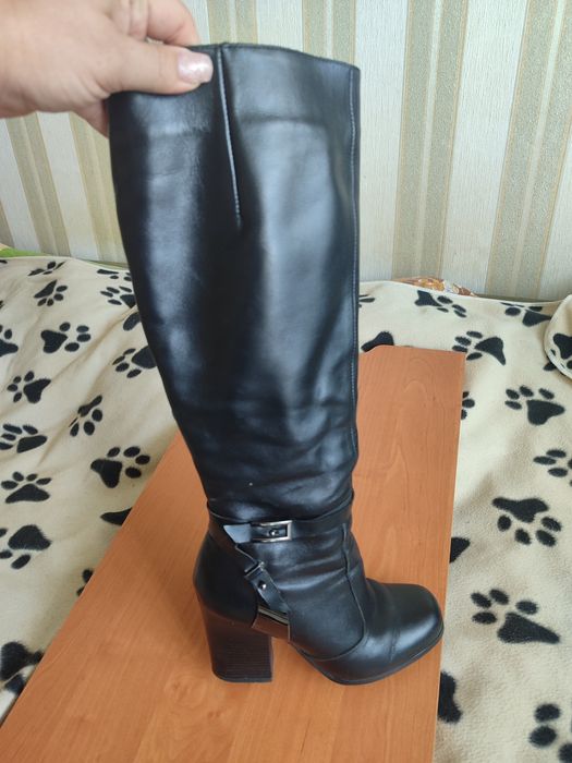 Шкіряні зимові сапожки на каблуку