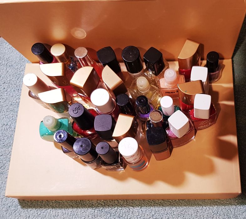 Маникюрный набор/ лаки для ногтей