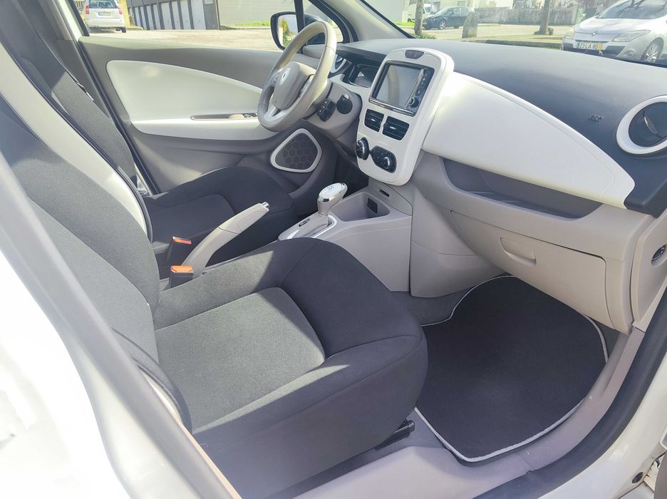 Renault Zoe 41Kw Zen * Baterias próprias * Poucos kms