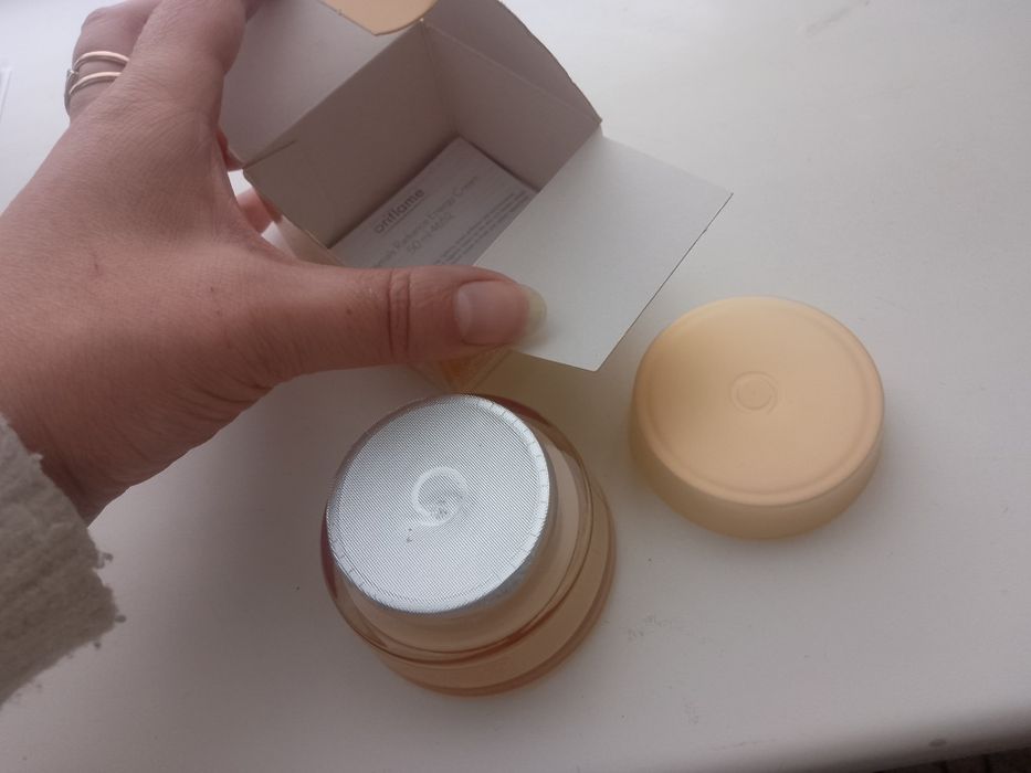 Подарок подарую дівчині жінці