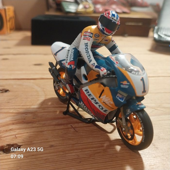 Miniatura Honda NSR 500 Repsol HRC 1:24 - Onyx (Mick Doohan)