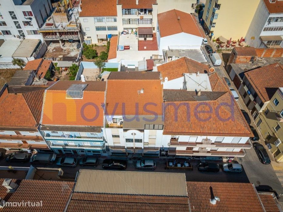 Apartamento T3 para renovar no Centro de São Bartolomeu de Messines