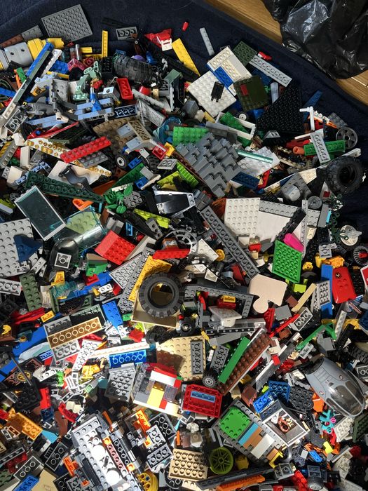 10 kilogramów klocków lego + 40 figurek