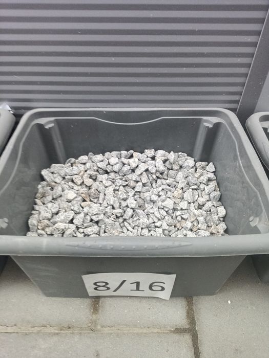 Ziemia ogrodowa czarnoziem piasek żwir