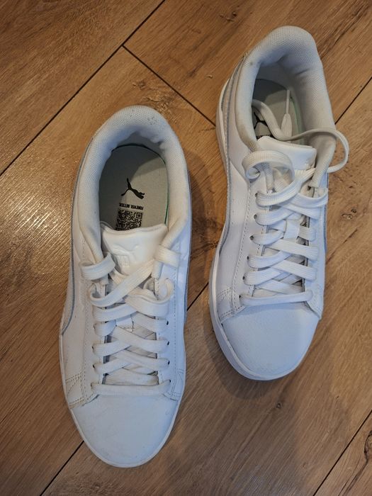 Buty Puma białe.