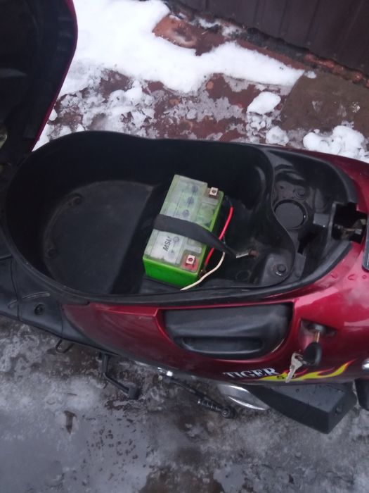 Скутер мопед дырчик мотороллер.