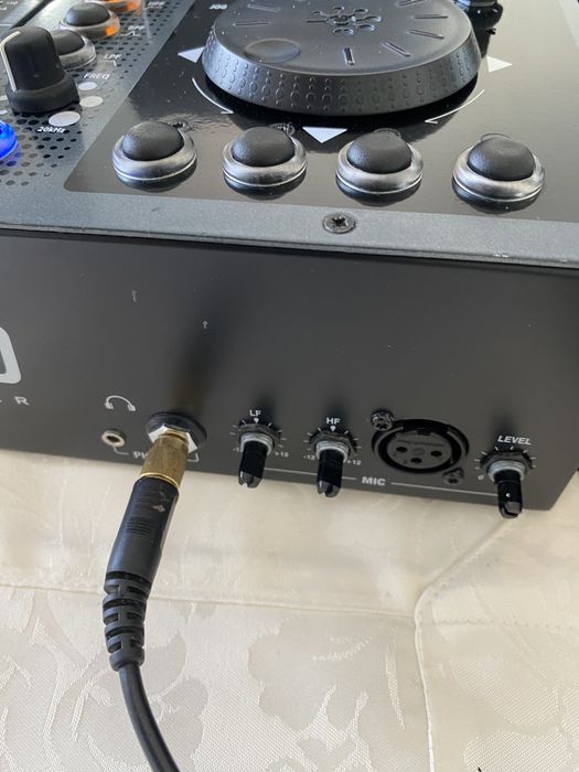 ALLEN & HEATH XONE 4D com case