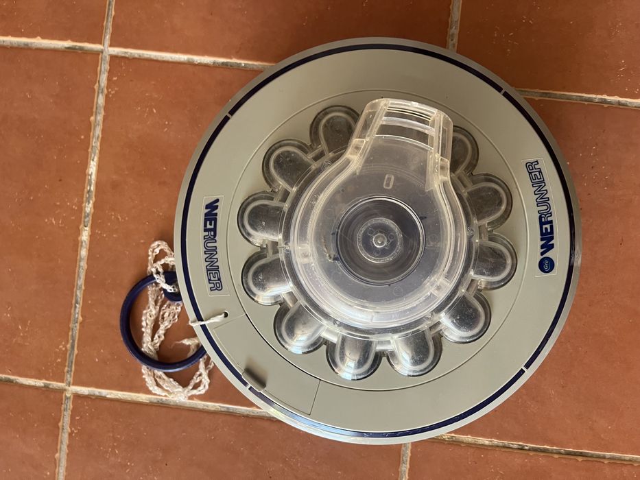 ROBOT limpa fundos piscina bateria rbr60 Wetrunner Gre