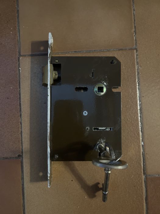 Fechaduras e puxadores dourados Rodes (10)