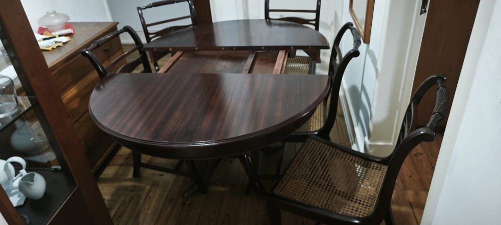 Mesa extensível e 6 cadeiras
