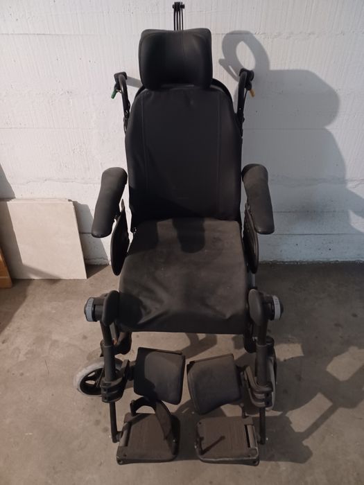 Cadeira de rodas especial