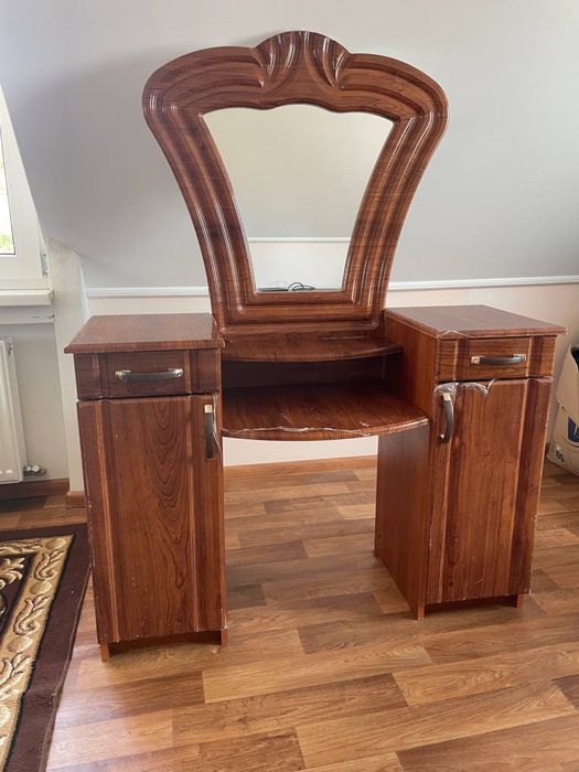 Туалетний стіл столик косметики трюмо тумба дзеркалом тумбочка трильяж