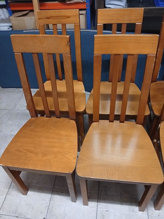 4 cadeiras em madeira