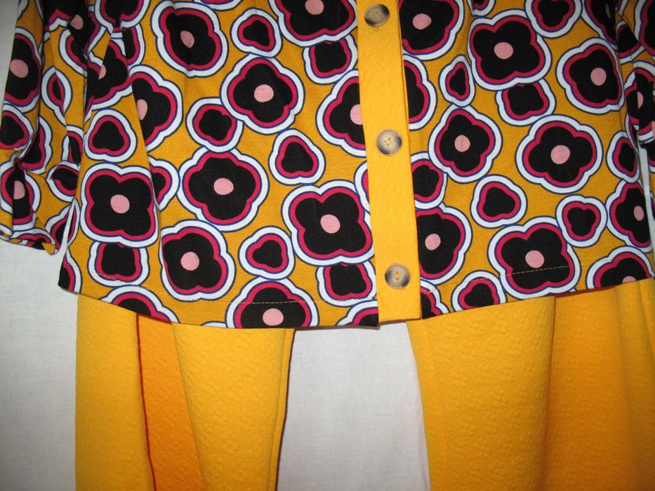 Женский   костюм размер 60 - 62..