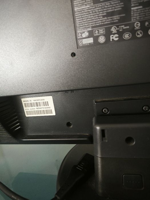 Monitor Philips 190cw e teclado Microsoft