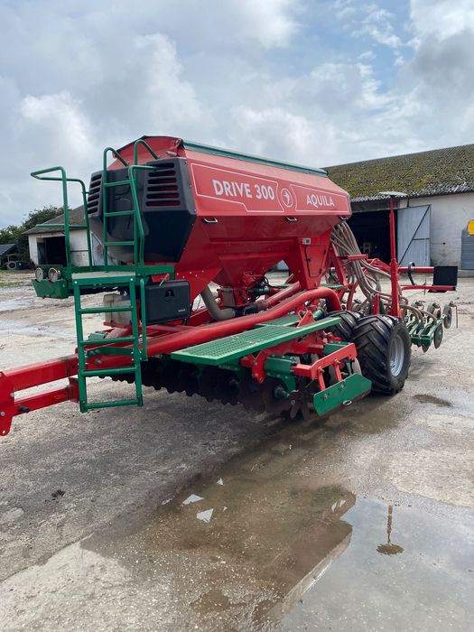 Siewnik zbożowy AQUILA DRIVE 300