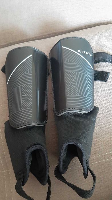 Ochraniacze, nagolenniki do piłki nożnej dla dzieci Kipsta 140