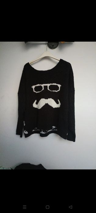 Fajny Sweter w wąsy