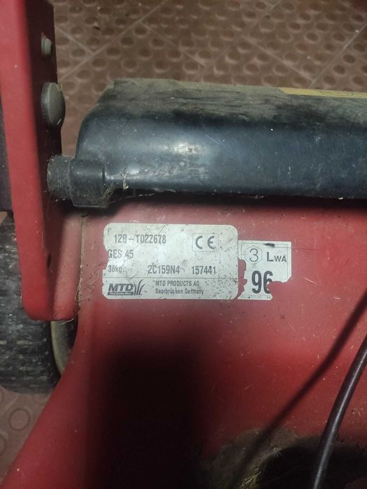 Cortador de relva usado da marca Briggs & Stratton