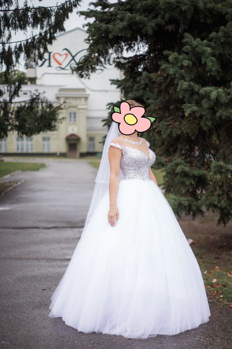 Продам весільну сукню