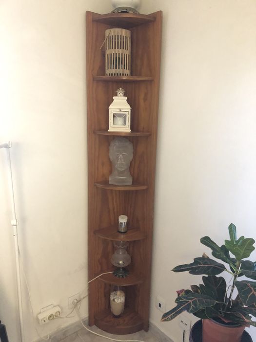 02 Estantes de  madeira de canto( cantoneiras)