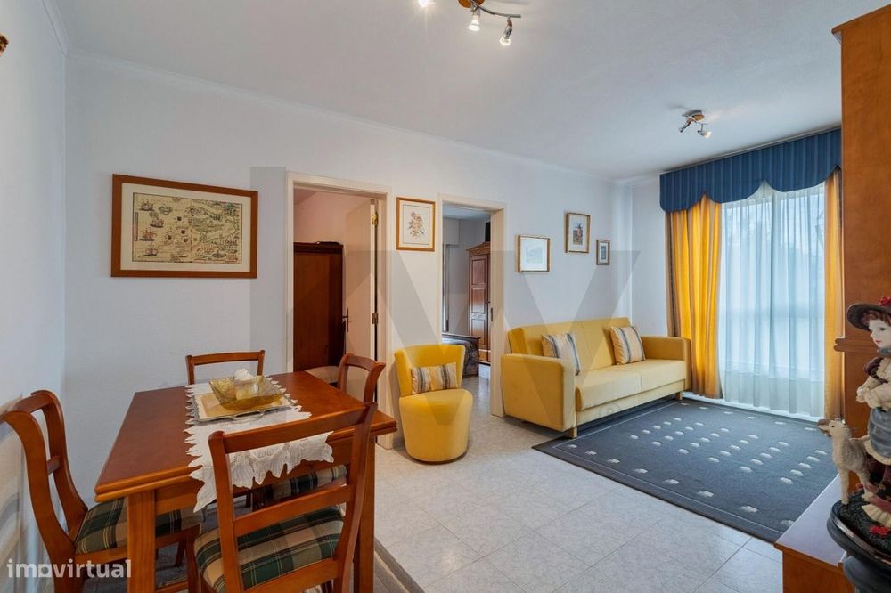 T2 em excelente estado de conservação, pronto a habitar.